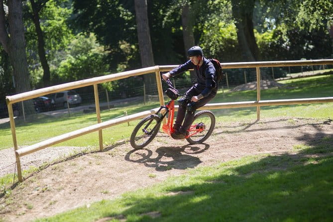 "100% emotion" ride on an all-terrain electric scooter - Exploring the Experience in Detail