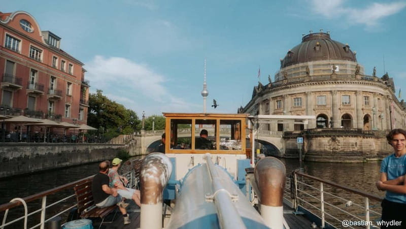 1h Berlin-Cruise with 140 year old electrified steamship - Key Points / Takeaways