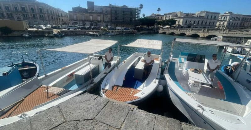 2.5-HOUR BOAT TOUR ORTIGIA+SEA CAVES+PILLIRINA+FRUIT DRINK - FAQ