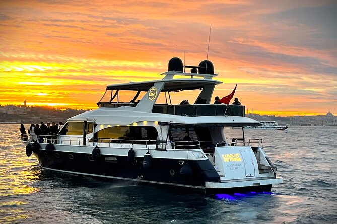 2.5-Hour Bosphorus Sunset Sightseeing Cruise by Luxury Yacht - Iconic Attractions Along the Bosphorus