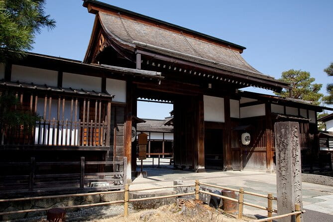 2-Day Bus Tour to Shirakawago & Hida No Sato Winter Illumination - Accessibility and Dietary Needs