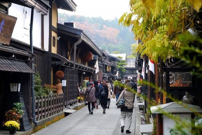 2-Day Snow Monkey Tour: Nagano to Takayama via Matsumoto - Exploring Matsumoto Castle