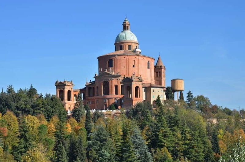 2 days in Bologna between culture, food, and motors - Discovering Bologna: The First Impressions