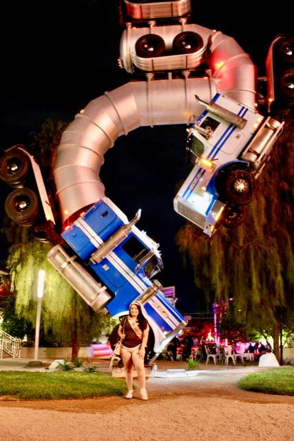 2-Hour Fremont Walking Tour With Photos and Champagne - Tour Duration and Details