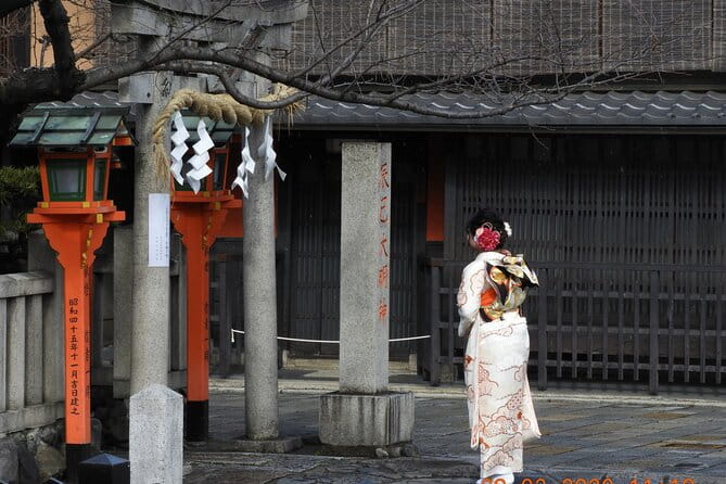 2 Hour Guided Gion Tour: Explore Kyoto's Historic Geisha District - Exploring Iconic Geisha Houses and Teahouses