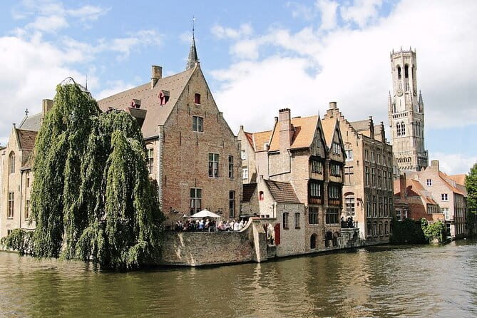 2-Hour Historical Walking Tour in Bruges with Praline Included - What We Love About This Tour