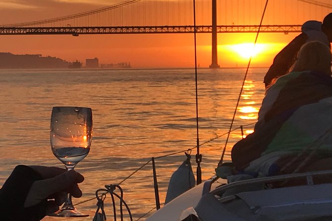 2 Hour Lisbon Sunset and Wine Sailing Tour - Just The Basics