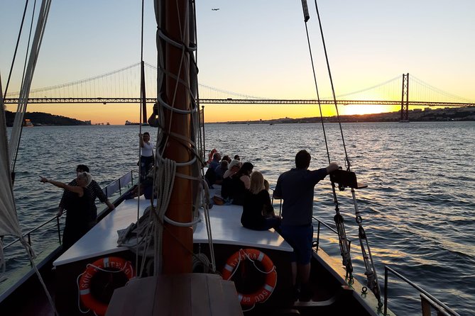 2-Hour Lisbon Traditional Boats Sunset Cruise With White Wine - Cruise Route and Sights