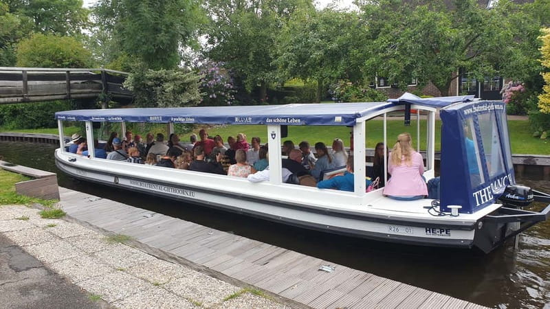 2 hour Luxury Private Closed Boat Tour with Local Guide - What to Expect on Your Giethoorn Boat Tour