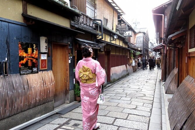 2 Hour Night Walking Tour Throughout Gion in a Small Group - Guided Tour Experience