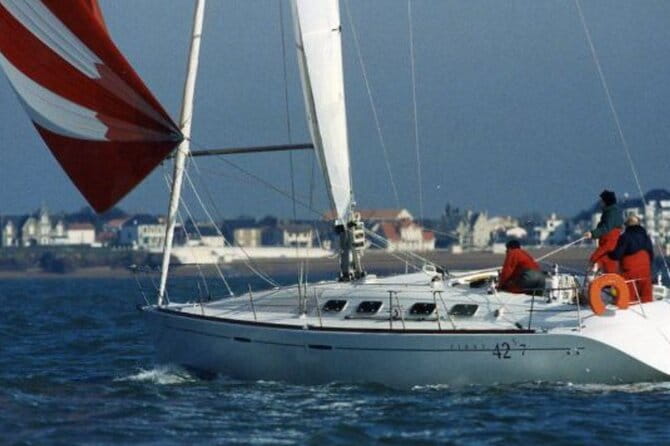 2-hour sunset tour by sailboat with aperitif. - Who Will Love This Experience?