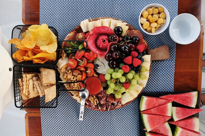 2-Hour Wine and Cheese Tasting on a Sailboat on the Douro River - Getting There