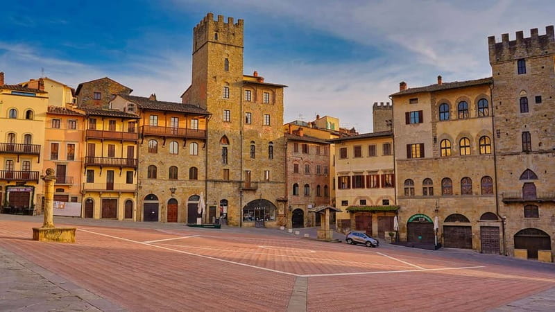 2 hours Arezzo group walking tour - Key points / Takeaways