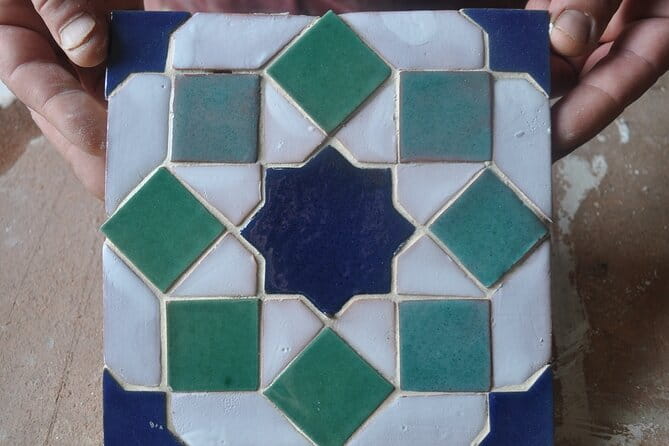 2 hours Craft workshop "The Alhambra with your hands" - Key Points