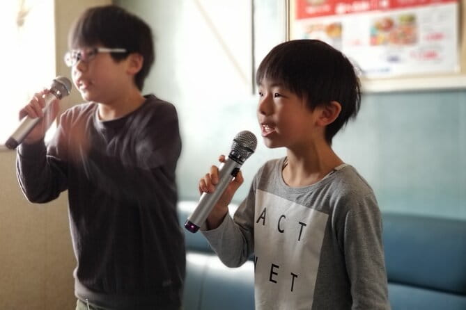 2 Hours Karaoke Room With Set Menu and Unlimited Drinks in Osaka - Meeting Point and Accessibility