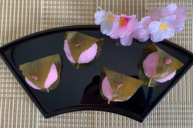 2 Hours Mochi Making & Matcha Class in Bunkyo - Personalized Instruction and Guidance