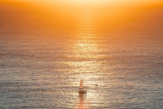 2 hours Private sunset experience by sailboat in Cascais - A detailed look at what the experience entails