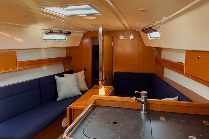 2 hours Private sunset experience by sailboat in Cascais - FAQs