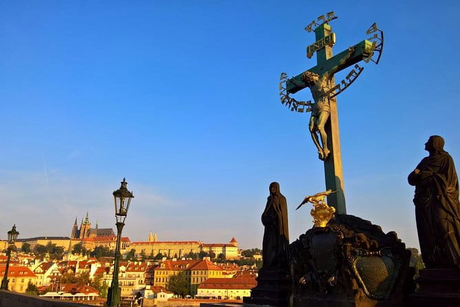 2:5-Hour Walking Tour of Old Town Prague with Boat Ride - Practical Tips for Enjoying the Tour