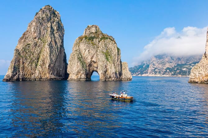 3-hour private boat tour of Capri - Exploring the Itinerary in Detail