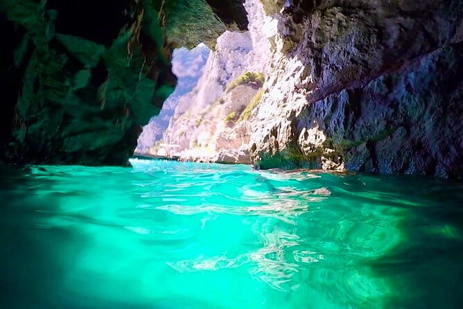 3-hour private boat tour of the island of Capri - FAQ