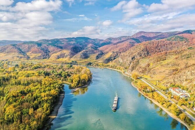 3-Hour Private Hiking Tour to historic places around Spitz in Wachau Valley - Key Points