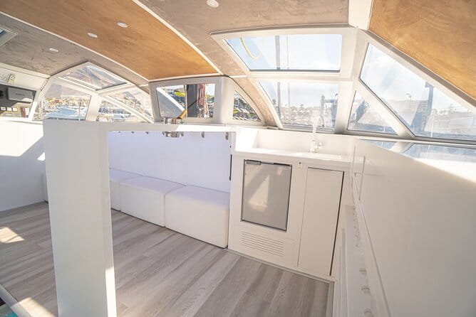 3 hrs. Whale Watching and Relaxing Chill Out Catamaran with glass floor - Key Points