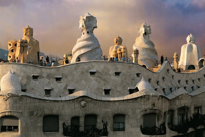 360ª Barcelona: Old Town, Helicopter & Sailing Small Group Tour - Tour Duration and Group Size