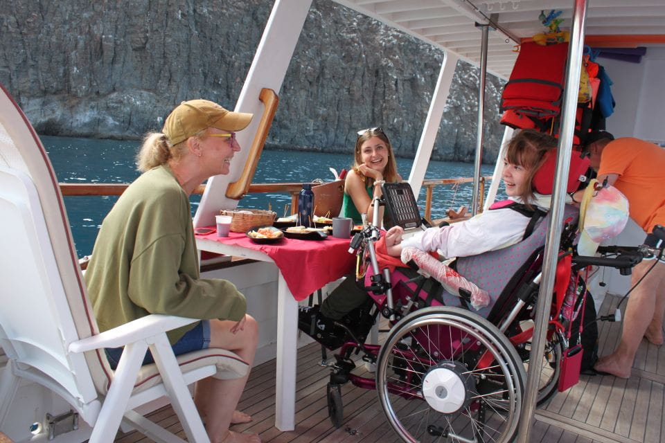 3H Private O Shared Tour to Accessible Boat En Canary Island - Highlights