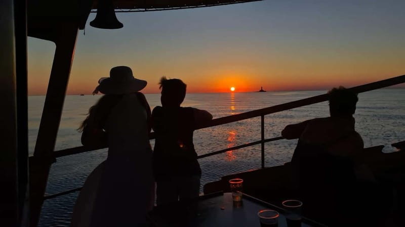 3hours Dolphin Sunset watching with unlimited drinks +dinner - Price and Logistics: Good Value for a Scenic Evening