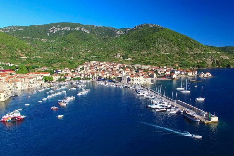 4 Caves & Komia Private Speedboat Tour from Split - Swimming and Snorkeling in Silver Cave’s Shimmering Waters