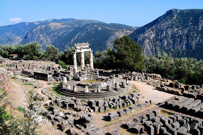 4 Days Private Tour: Corinth - Mycenae - Nafplio - Olympia- Delphi & Meteora - Day 3: Delphi and Mountain Roads