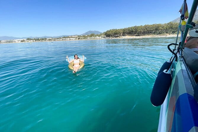 4 Hour Boat Ride in Jarana on the Bayliner Element XR7 - Price and Value