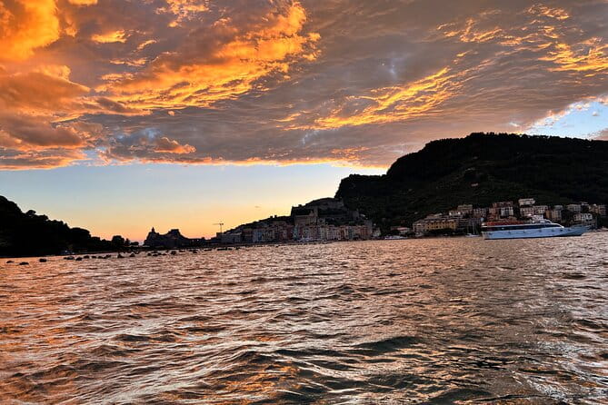 4-Hour Guided Boat Tour with Aperitif at Sunset in Spezia - Key points / Takeaways