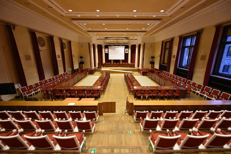 4 hour: Old Town, Royal Castle, Palace of Culture & Science - Price and Logistics