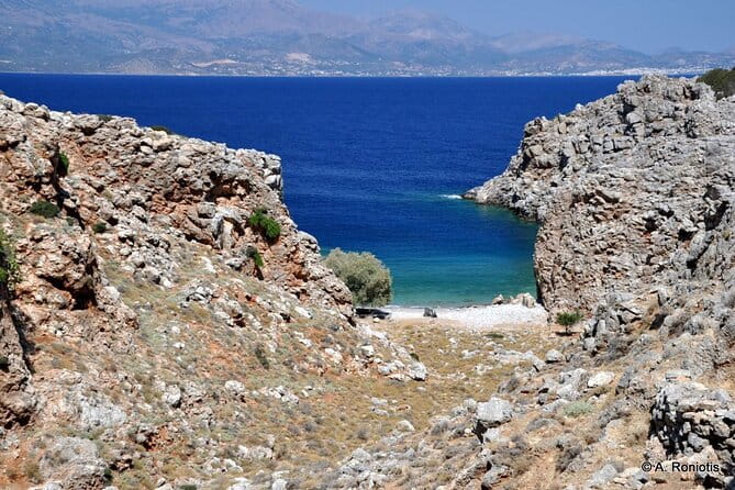 4 hours VIP Private Cruise with 9-meter Luxury Inflatable Boat with Skipper - Key points / Takeaways