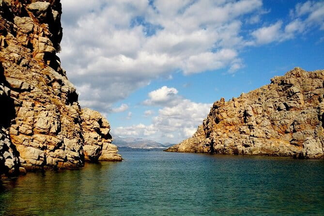 4 hours VIP Private Cruise with 9-meter Luxury Inflatable Boat with Skipper - FAQs