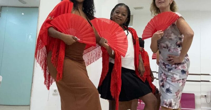 45 minutes flamenco dance class for family in Málaga - A Family-Friendly Flamenco Experience in Málaga