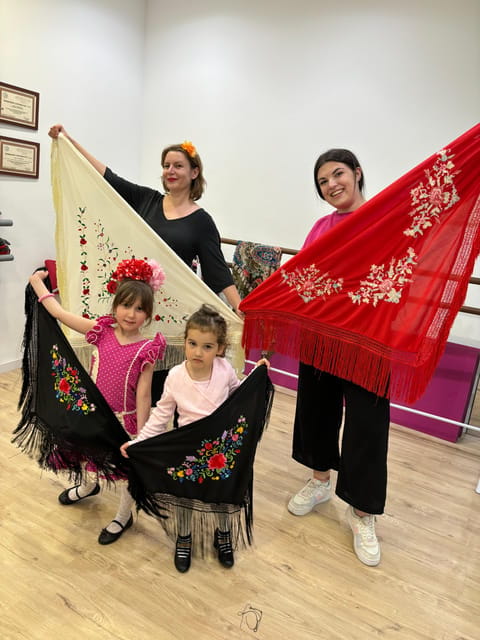 45 minutes flamenco dance class for family in Málaga - Logistics and Practical Tips