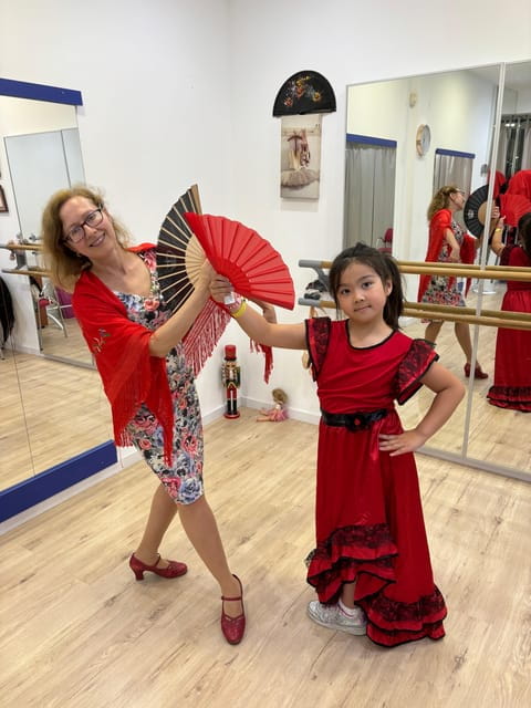 45 minutes flamenco dance class for family in Málaga - Who Would Love This?