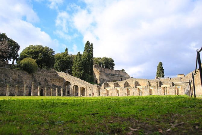 5-Hour Pompeii Ruins & Naples City Center Private Walking Tour - Entering Pompeii: A Journey Back in Time
