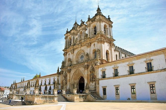 6-Day North Portugal Tour: Porto, Braga, Fátima, Coimbra, Guimaraes, Aveiro and Batalha, from Lisbon - Who Will Love This Tour?