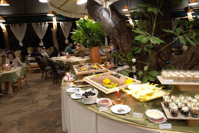 6 Days Guided Safari: Nairobi / Lake Nakuru / Lake Naivasha / Masai Mara N R - Transportation and Accommodation