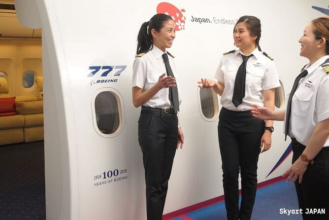 70 Minutes of Flight Simulation Experience in a Real Cockpit! a Must-See for Airplane Lovers - Pricing and Group Information