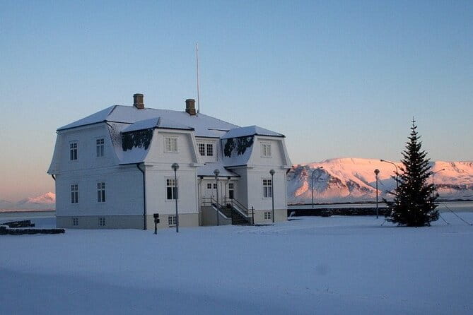 8-Days Northern Lights Exploration Small Group Tour from Reykjavík - Exploring the Icelandic Highlights in Detail