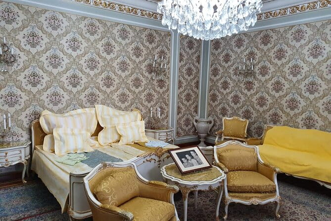 8-Hour Private Tour to Bucharest Communism - The Ceausescu Mansion and Cultural Symbols