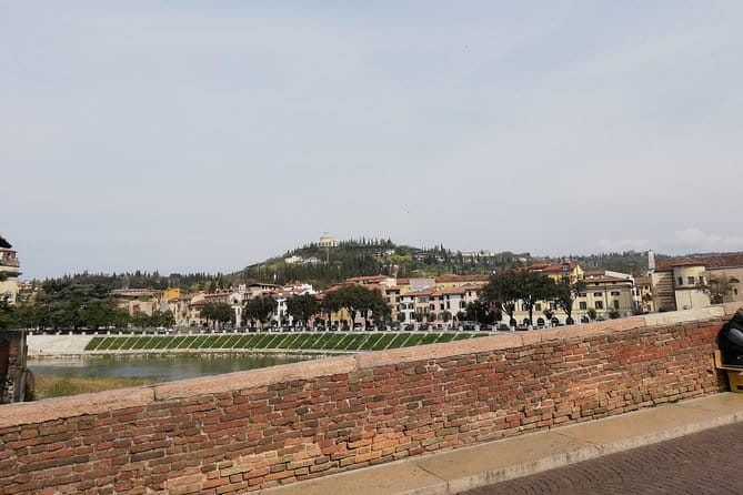 A Charming Verona Small Group Stress Free City Tour with a Local Guide - Exploring Verona: A detailed look at what this tour offers