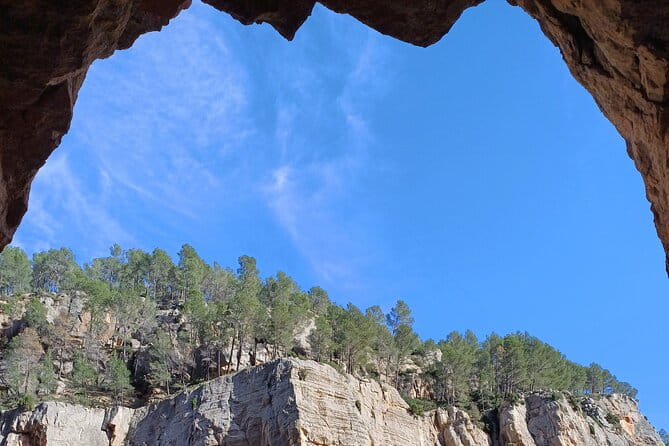 A day tour in Montanejos hot springs. - Key Points