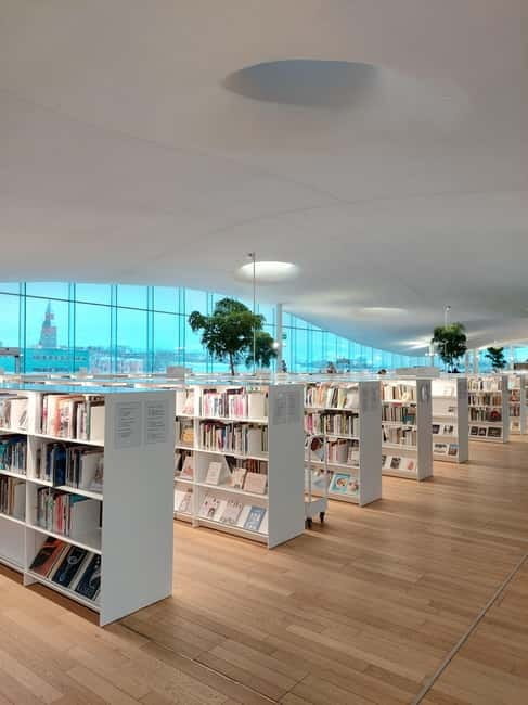 A Finntastic Walking Tour in Helsinki - Helsinki Central Station and the End at Oodi Library