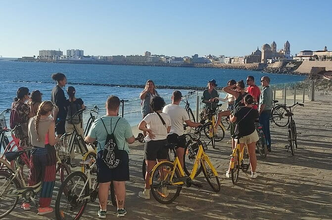 A private stroll cycling around Cádiz + bike rental - Who Is This Tour Best Suited For?